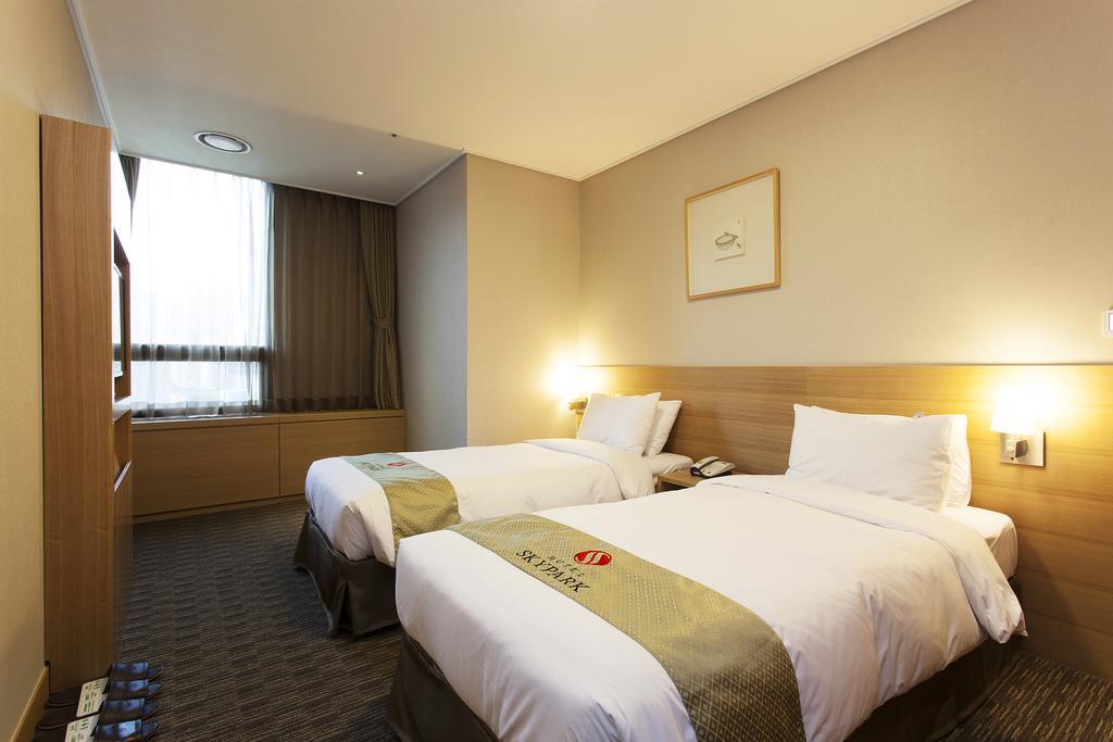 Hotel Skypark Central Myeongdong Seoel Buitenkant foto